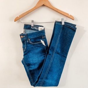 BRAND NEW 00 JEANS